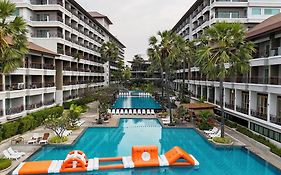 Welcome World Beachfront Resort  4*